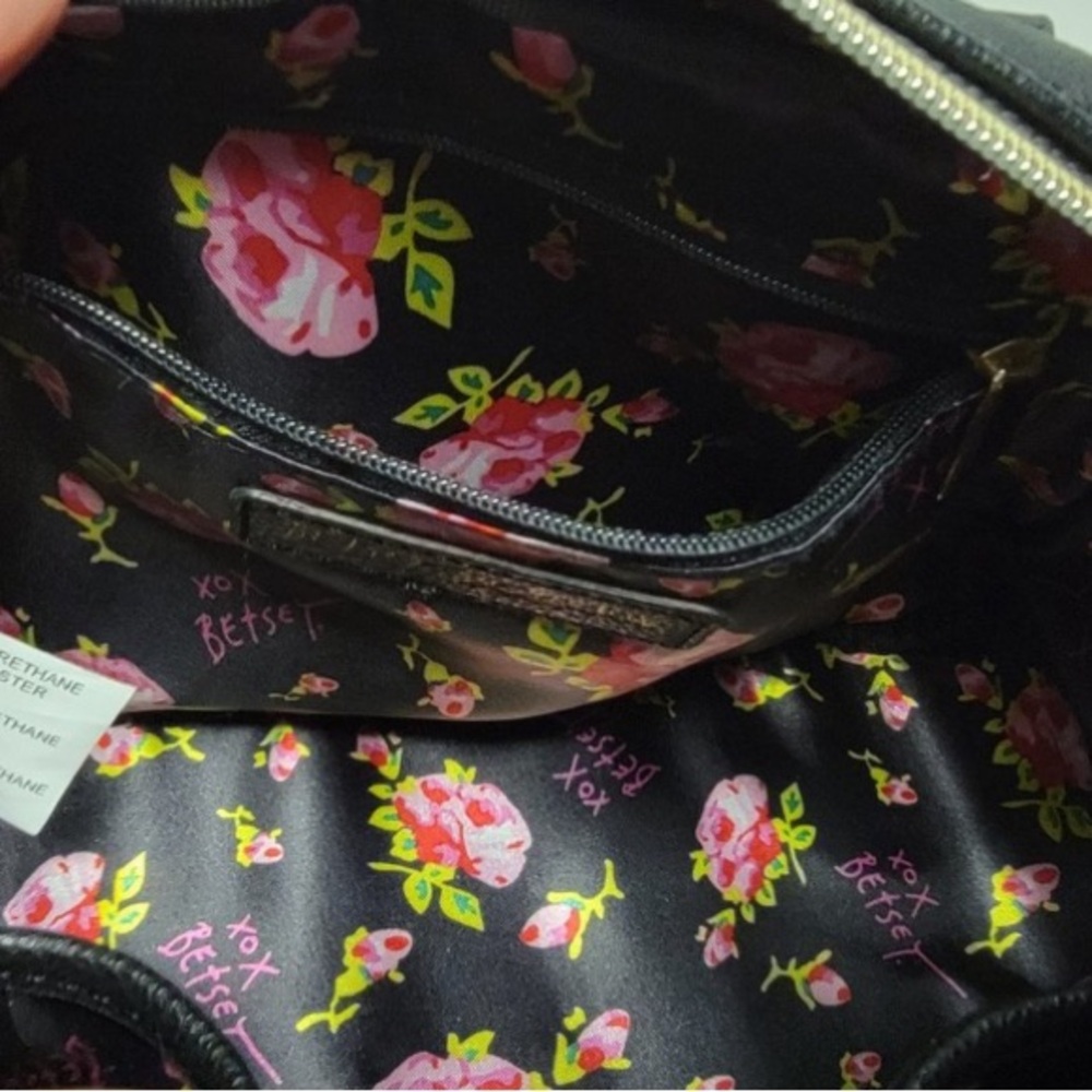 BETSEY JOHNSON Pink & Black w/ Flower Guitar Strap Purse NWOT - Picture 6 of 11